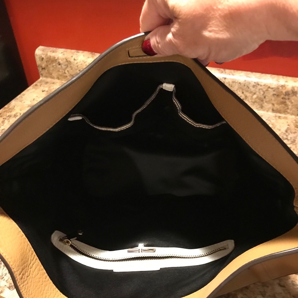 Henri Bendel Tan Leather Hobo Bag with Classic Design - Picture 3 of 6